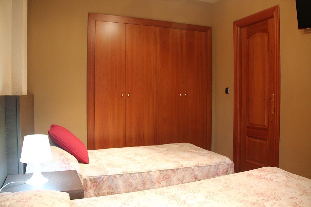 Hostal Cafeteteria Goya Barbastro Chambre photo