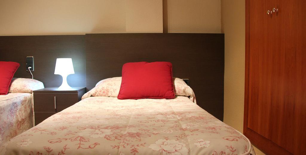 Hostal Cafeteteria Goya Barbastro Chambre photo