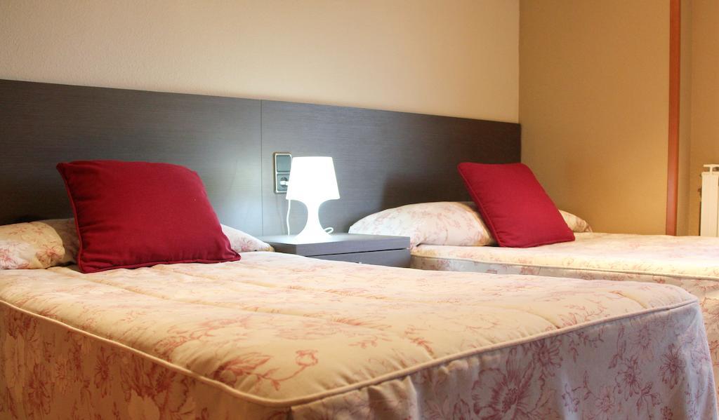 Hostal Cafeteteria Goya Barbastro Chambre photo