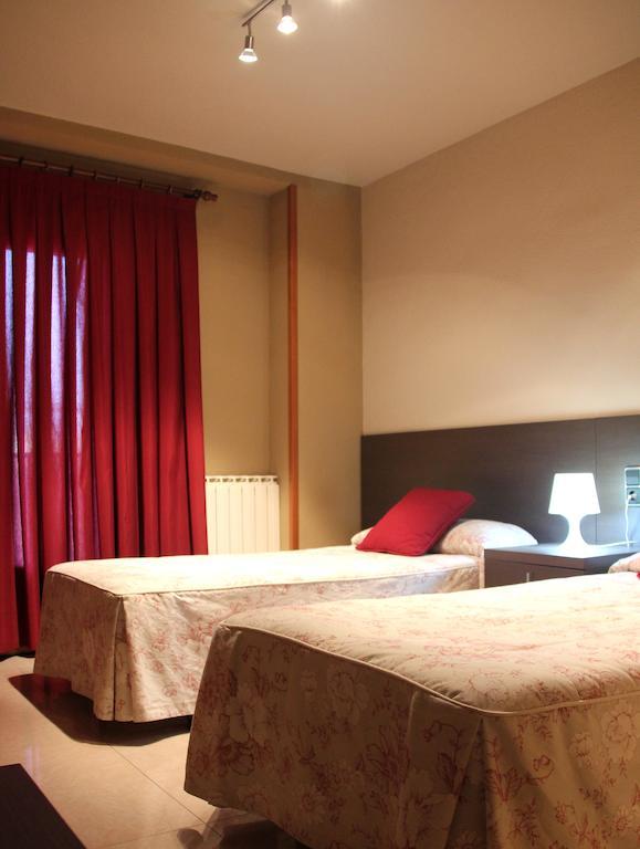 Hostal Cafeteteria Goya Barbastro Chambre photo
