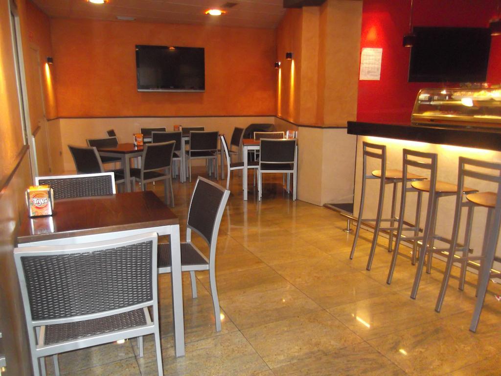 Hostal Cafeteteria Goya Barbastro Extérieur photo