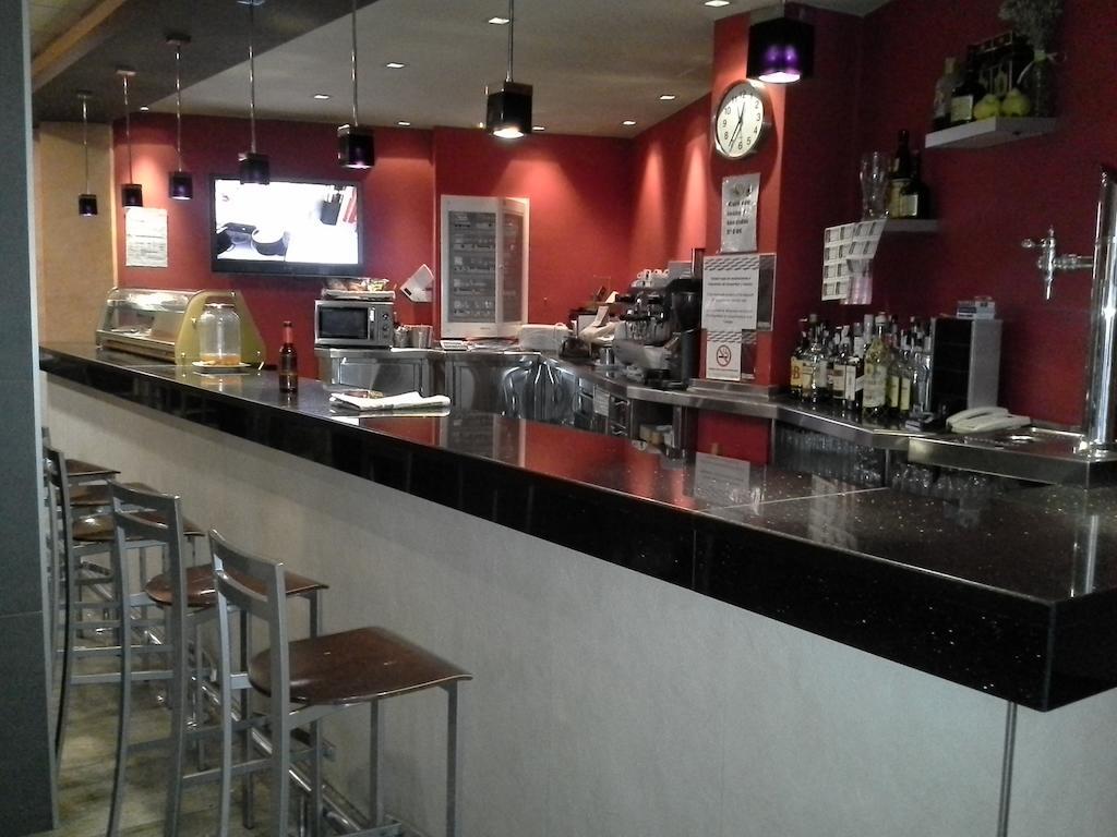 Hostal Cafeteteria Goya Barbastro Extérieur photo