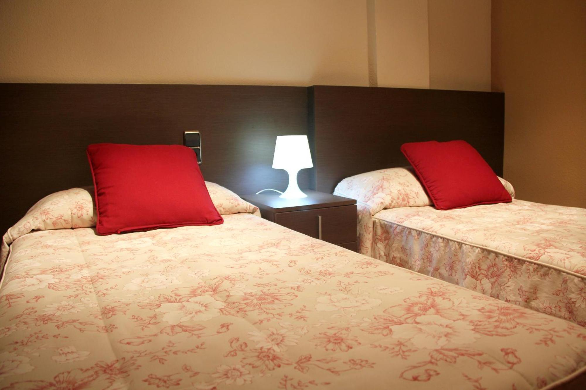 Hostal Cafeteteria Goya Barbastro Chambre photo
