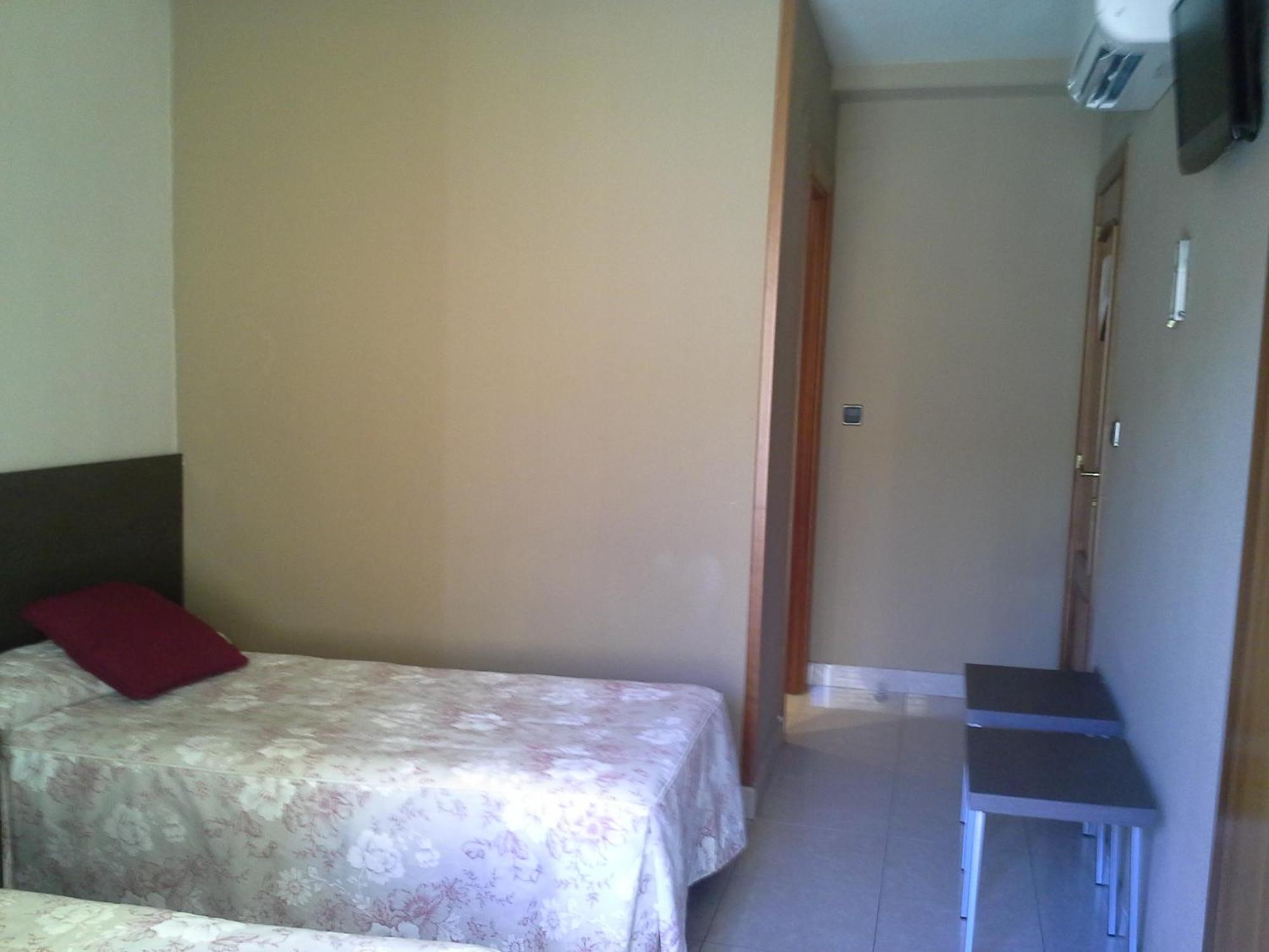 Hostal Cafeteteria Goya Barbastro Chambre photo